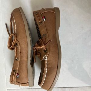 Tommy Hilfiger new brown shoe string loafers with tan stitching, size 11 boys